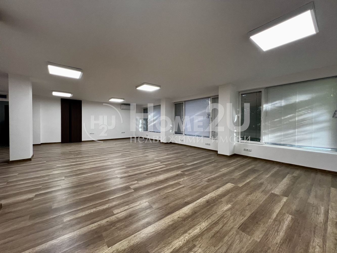 PREFERRED LOCATION!!! MIDDLE FLOOR!!! BRICK!!!