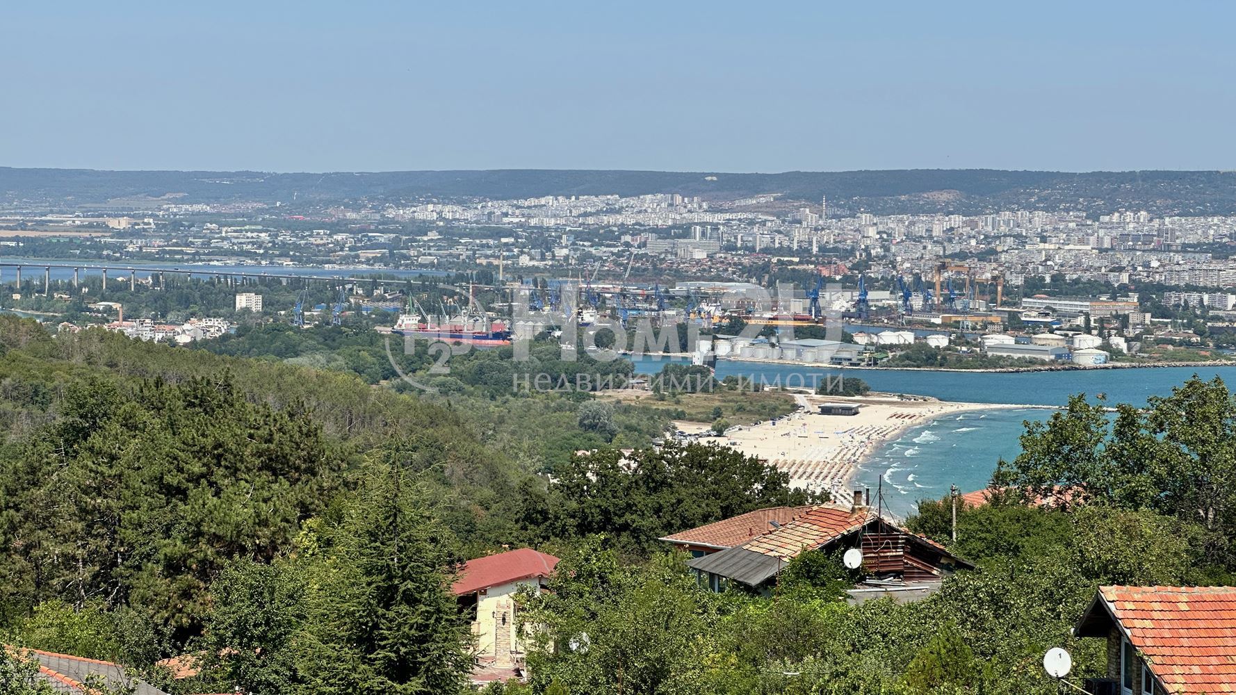 Къща до града с 360° панорама