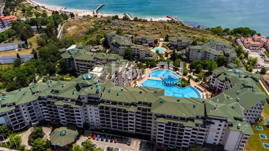 Първа линия морски лукс ! Модерно , обзаведено студио в Emerald Resort Beach & Spa