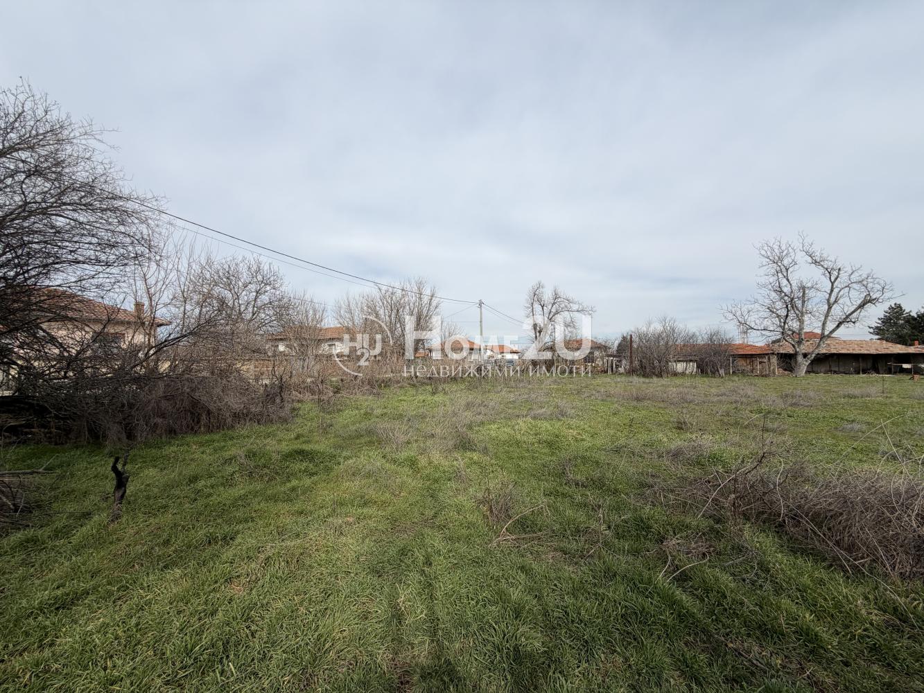 Парцел 1062 м² в с. Царимир – с партида за ток и вода