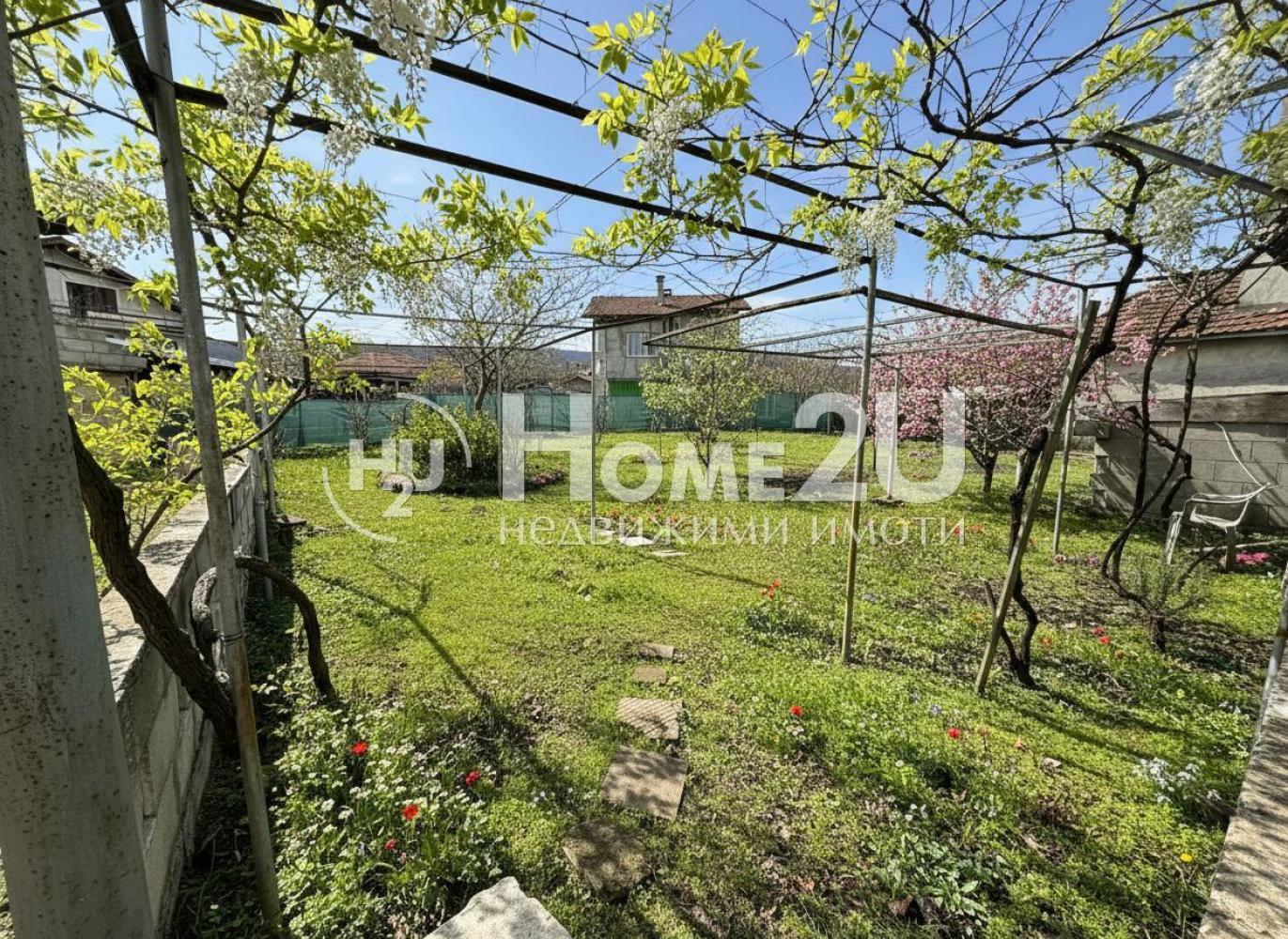 HOUSE! SUVOROVO! 124.! 7 PARKING SPACES! 835 SQ.M YARD! 25 MINUTES FROM VARNA!