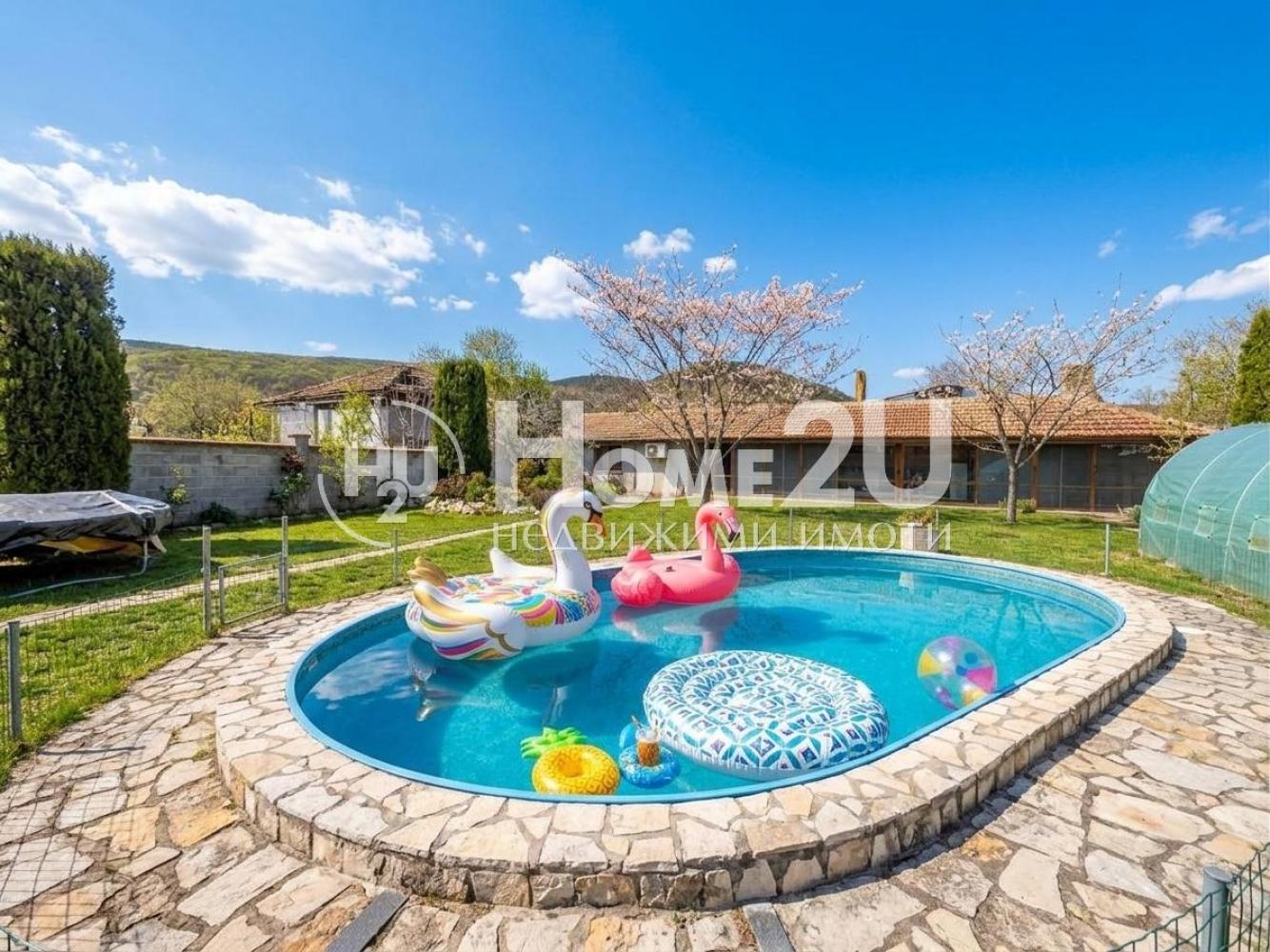 POOL! TAVERN! DOUBLE GARAGE! TWO FLOORS! AFTER RENOVATION! FURNISHED! GFA 196 SQ.M.! 900 SQ.M. YARD! 20 MINUTES FROM VARNA!