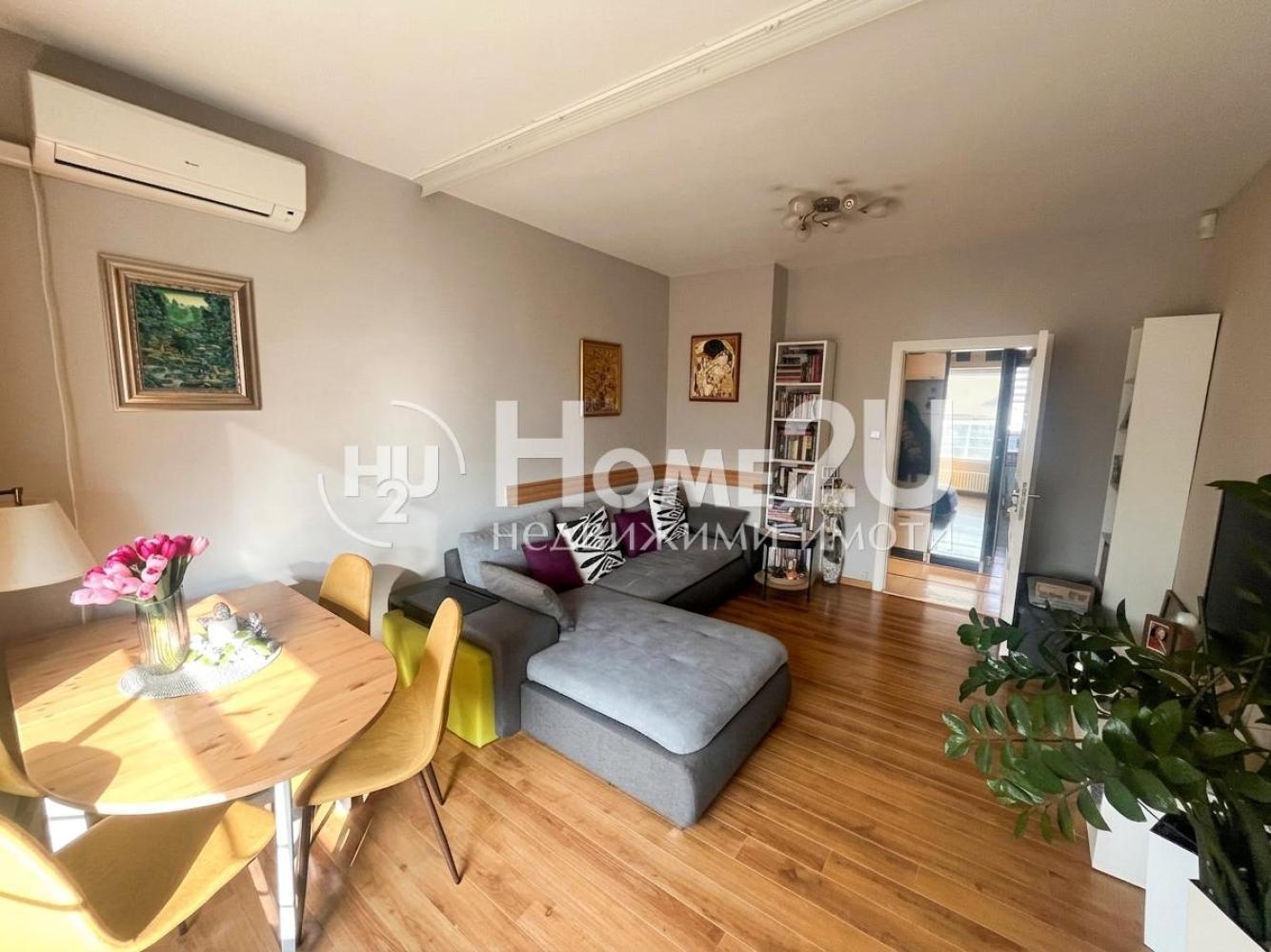 4 SEPARATE ROOMS! IMMEDIATE PROXIMITY TO A KINDERGARTEN AND SCHOOL! MOVE-IN READY!