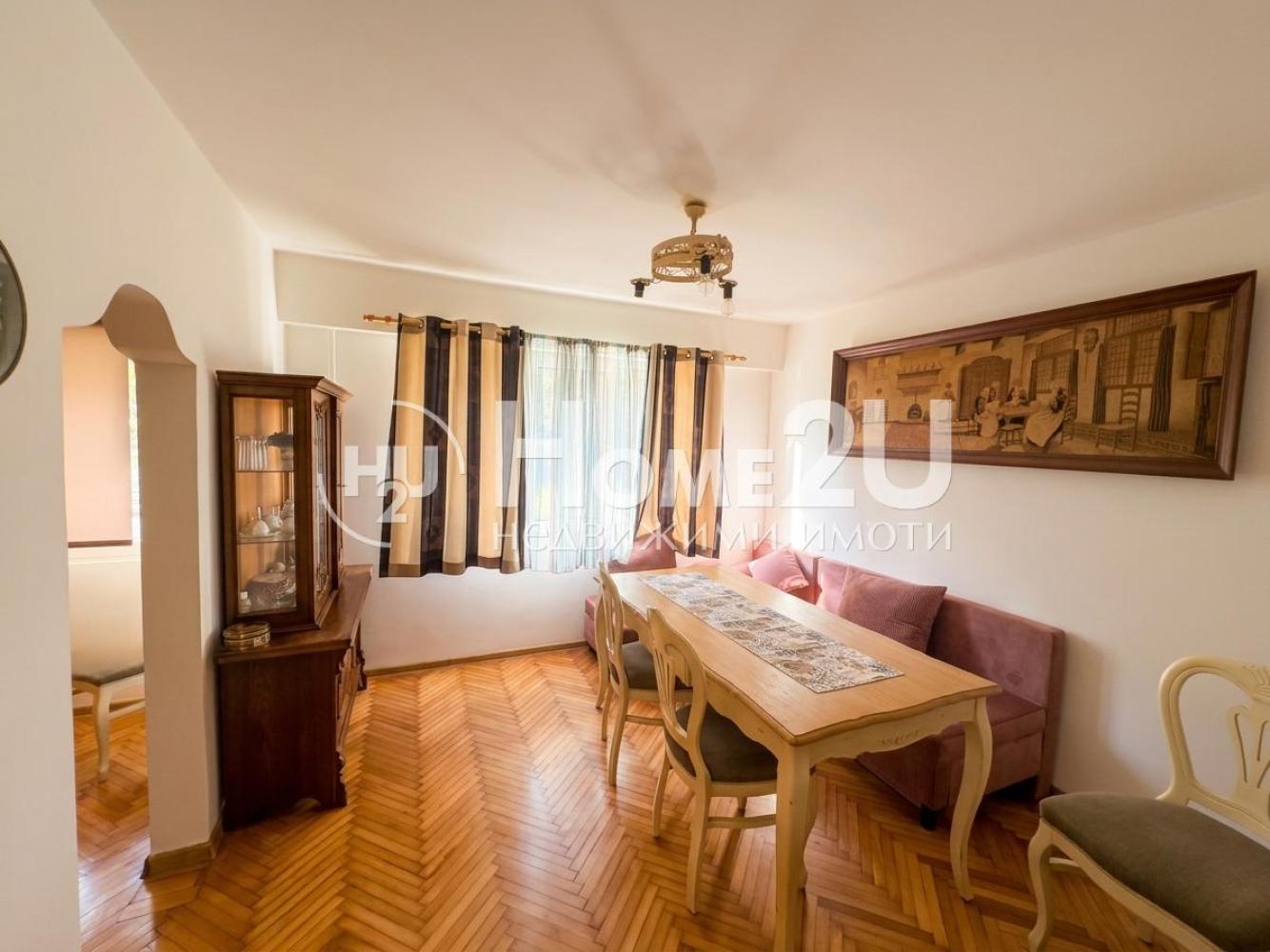 THREE-ROOM APARTMENT IN TSVETEN KVARTAL