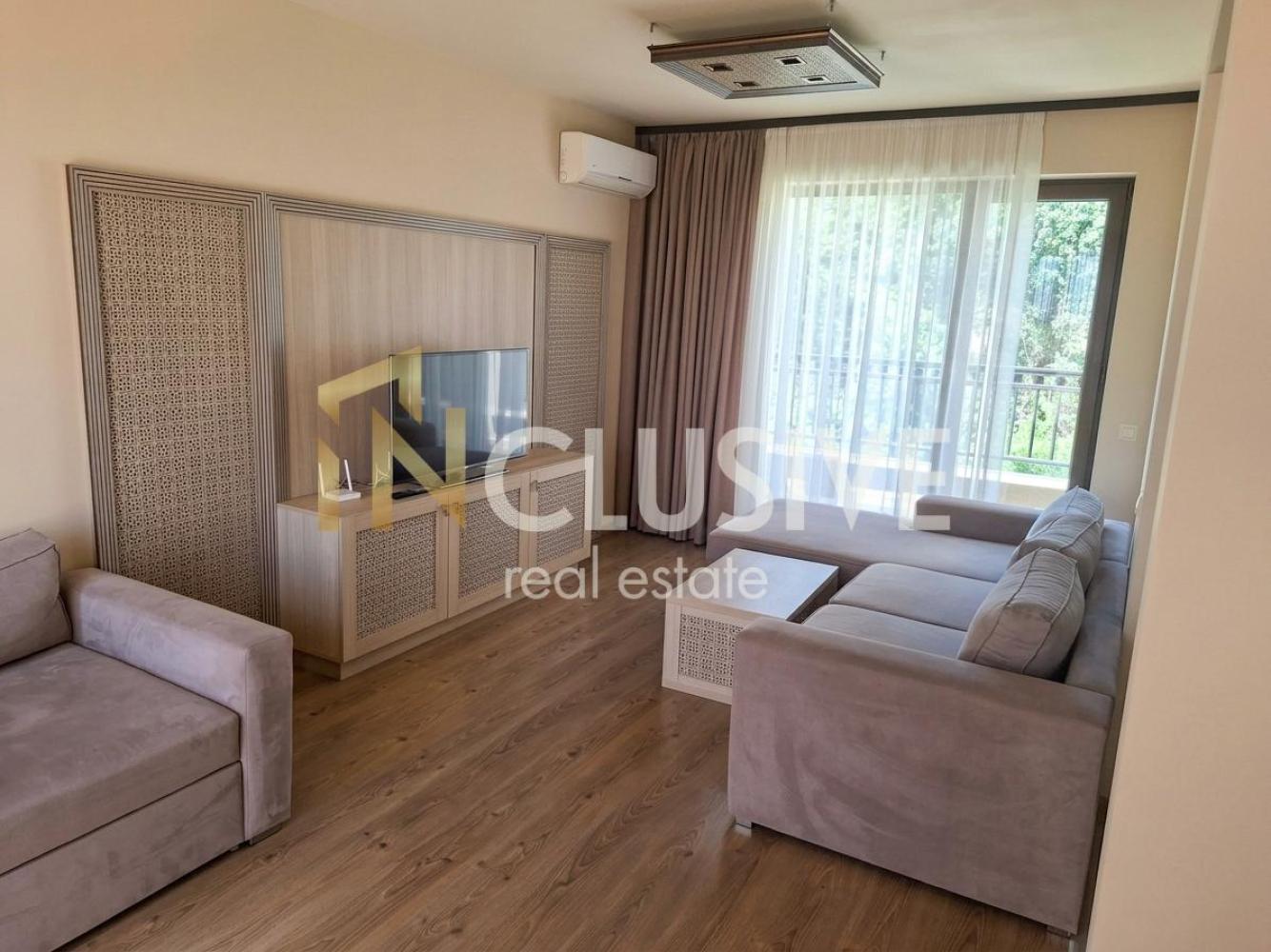 Luxury four-room apartment with sea panorama in a gated complex in resort Zlatni Pyasatsi