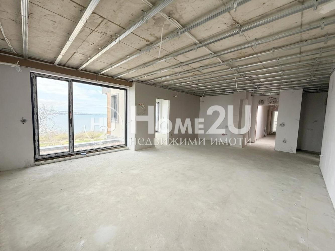 LARGE AREAS! SPACE! UNOBSTRUCTED SEA AND CITY PANORAMA! PROVEN INVESTOR!