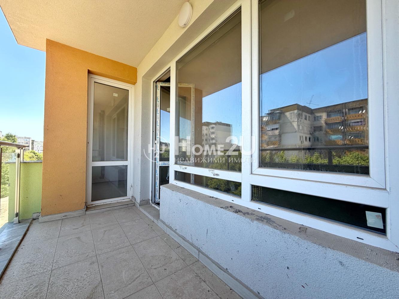 Middle floor! Interior apartment!
