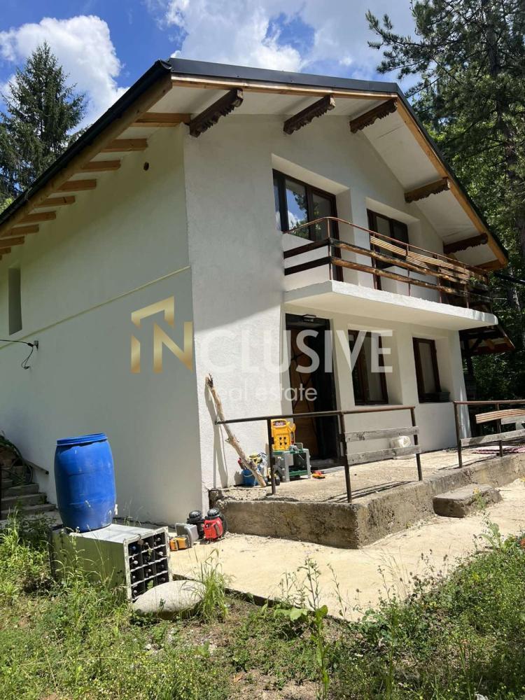 MOVE-IN READY! Renovated two-storey house with a yard in v. Lukovo