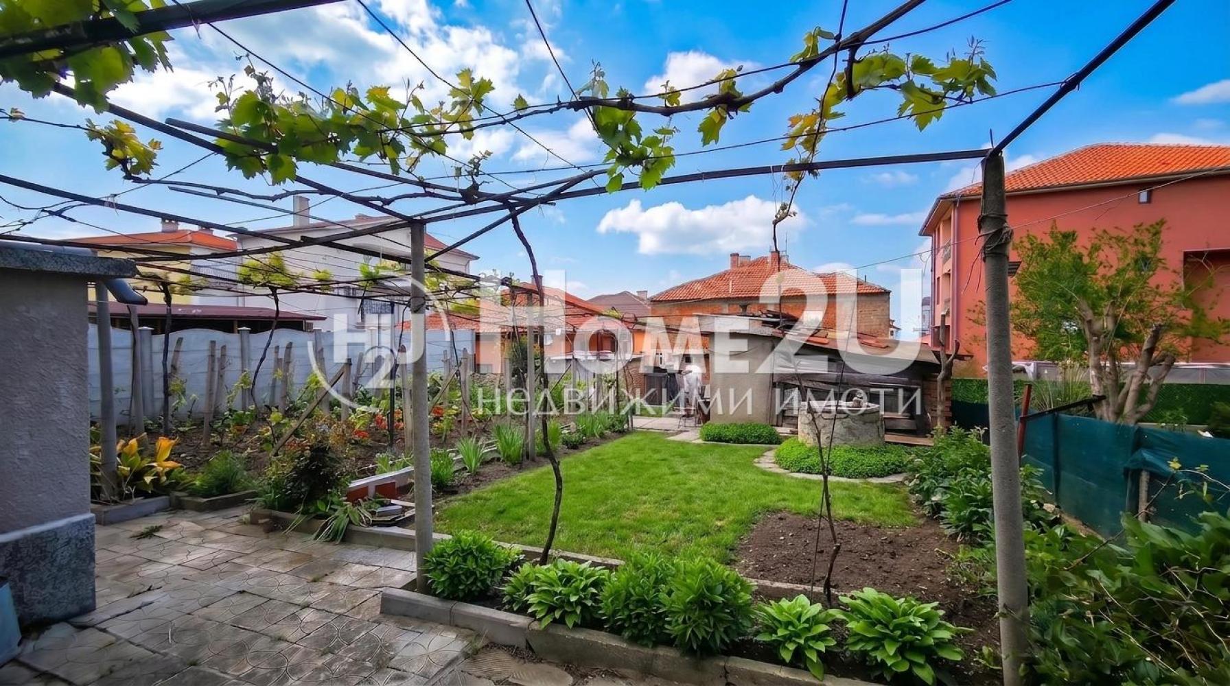 Beautiful house in the center of Sveti Vlas