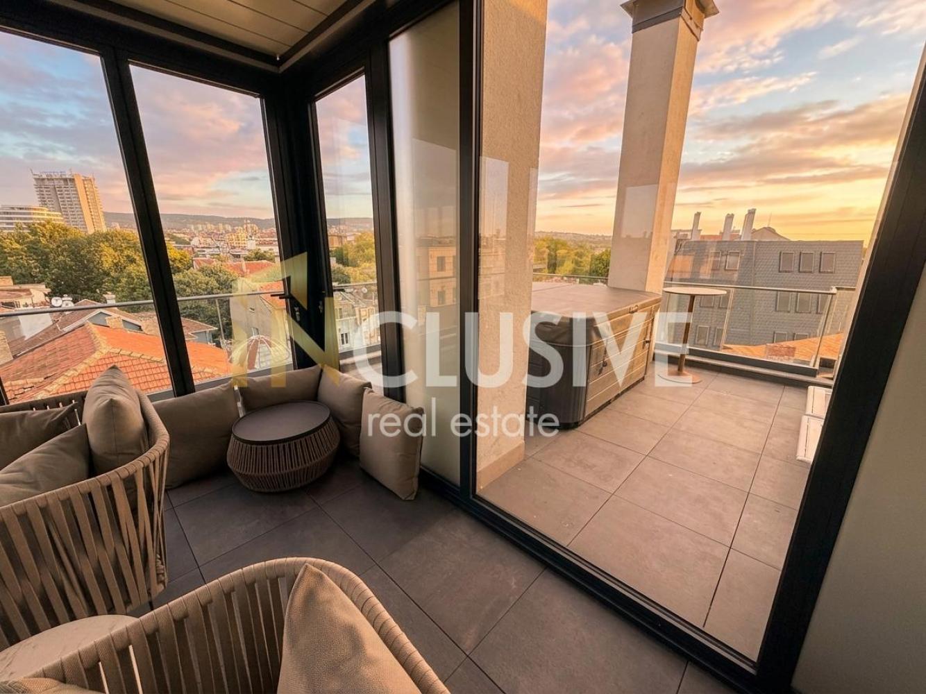 Penthouse with sea panorama and double parking space in the ideal city center of Varna
