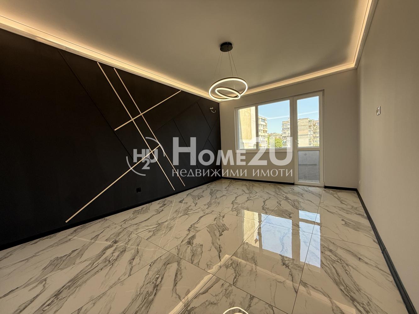 TURNKEY!! MIDDLE FLOOR!! EAST-WEST EXPOSURE!!