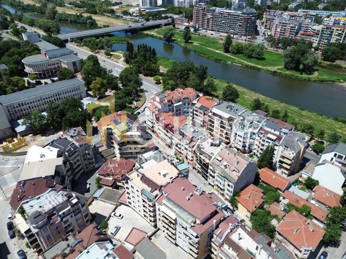 Three Bedrooms!!! TOP Center!!! Sunny and Bright!!!