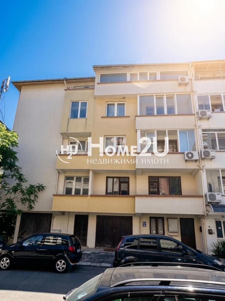ACT 16 - Residential building in Sveti Vlas with 4 apartments + garage