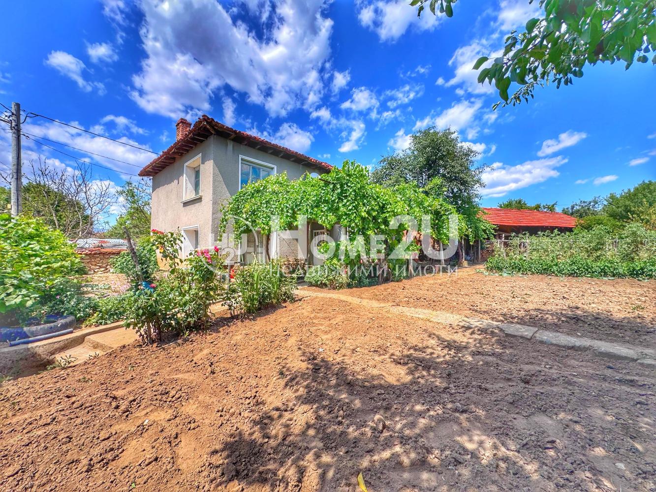 TWO-STOREY BRICK HOUSE!!! 1 DECARE YARD!!!