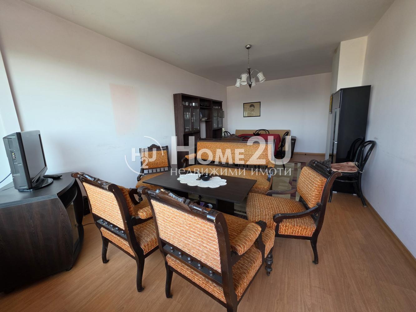 ! READY TO MOVE IN ! PREFERRED LOCATION ! SPACE, PANORAMA AND LIGHT !