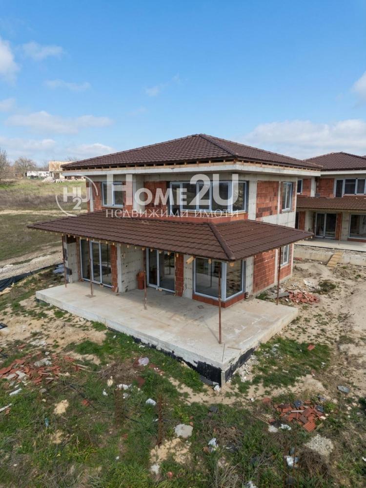! SILENCE AND SPACE ! HIGH QUALITY ! LARGE LIVING ROOM ! VERANDA !