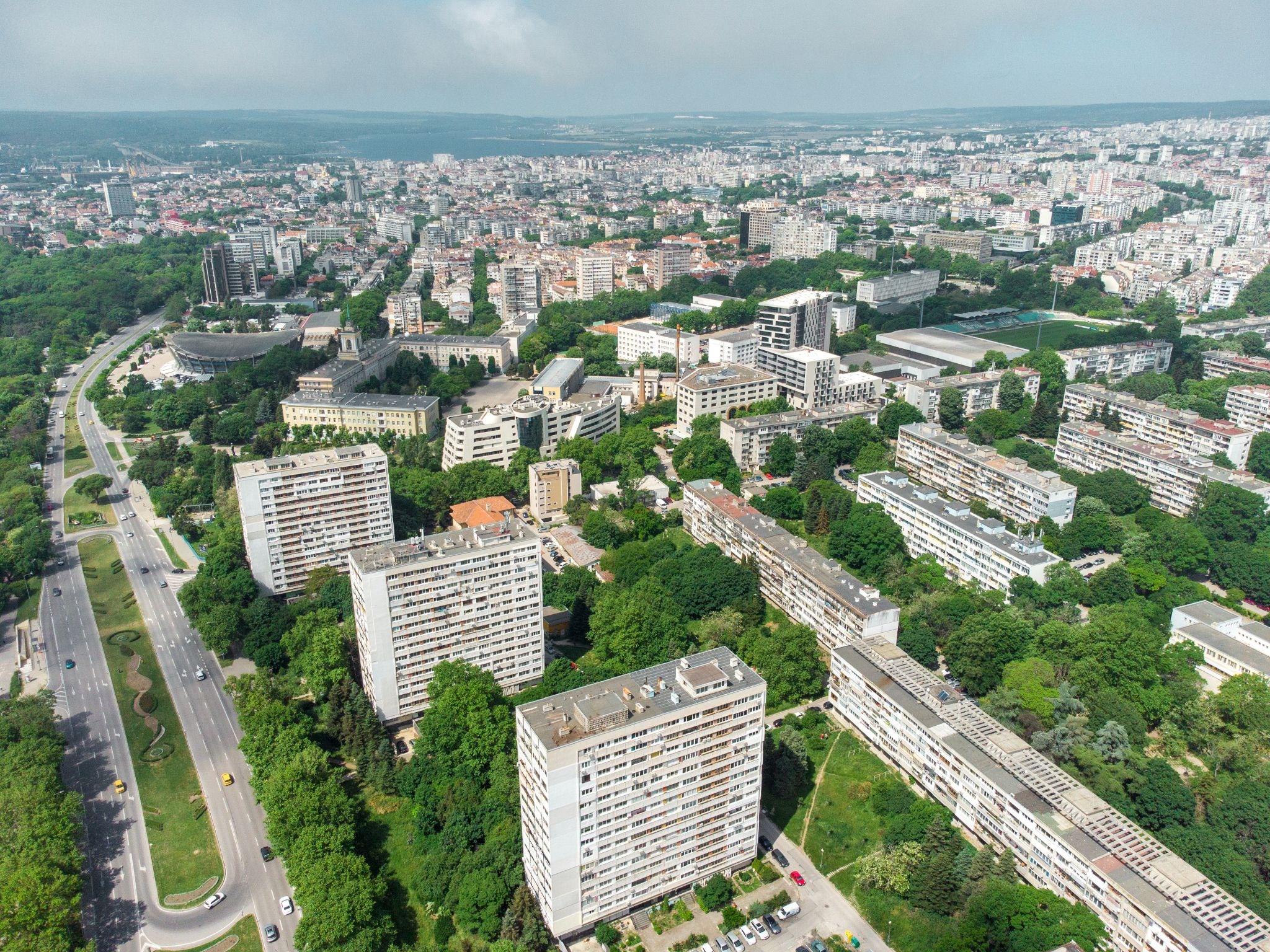 Жилищни квартали във Варна - панорамна гледка към един от най-големите имотни пазари в България