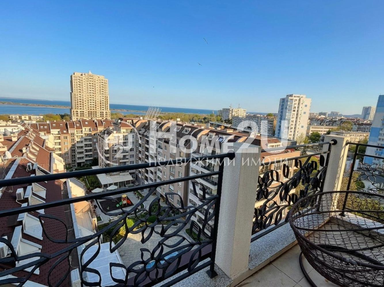 Тристаен апатртамент в Зорница с гледка към морето, от Home2U