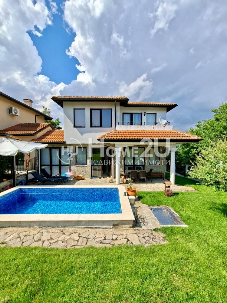 Detached house with a pool near the sea