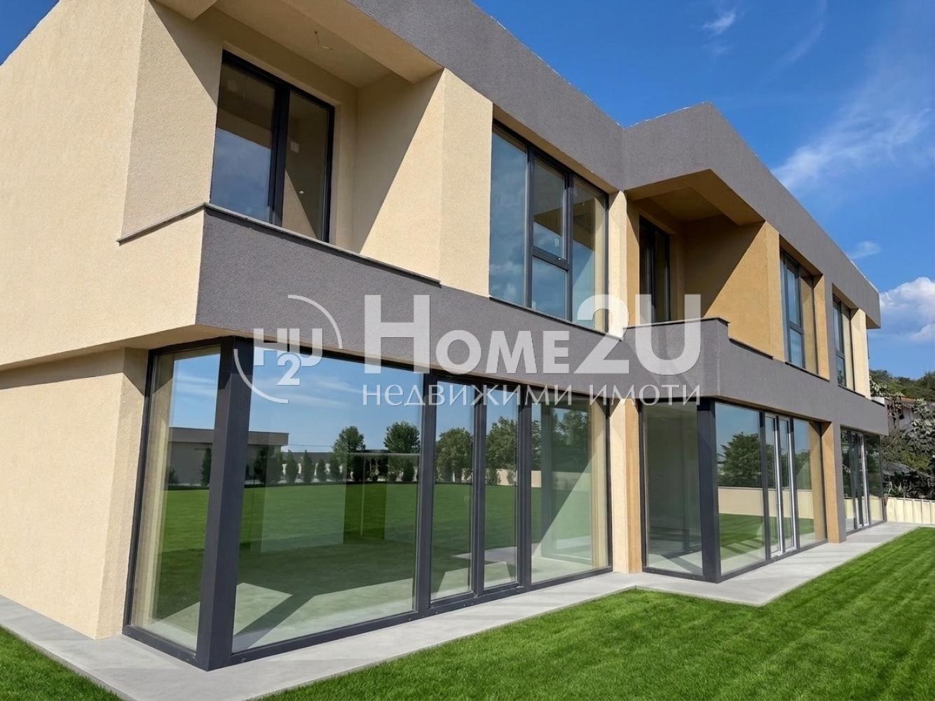 HOUSE WITH VERANDA!! 3 BEDROOMS!! SOUTH FACING!!