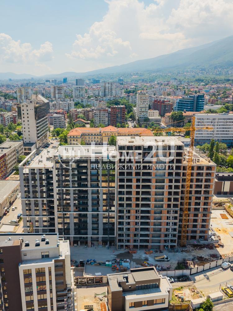 HIGH FLOOR! UNOBSTRUCTED VIEW! BEFORE ACT 15! LUXURY COMPLEX!