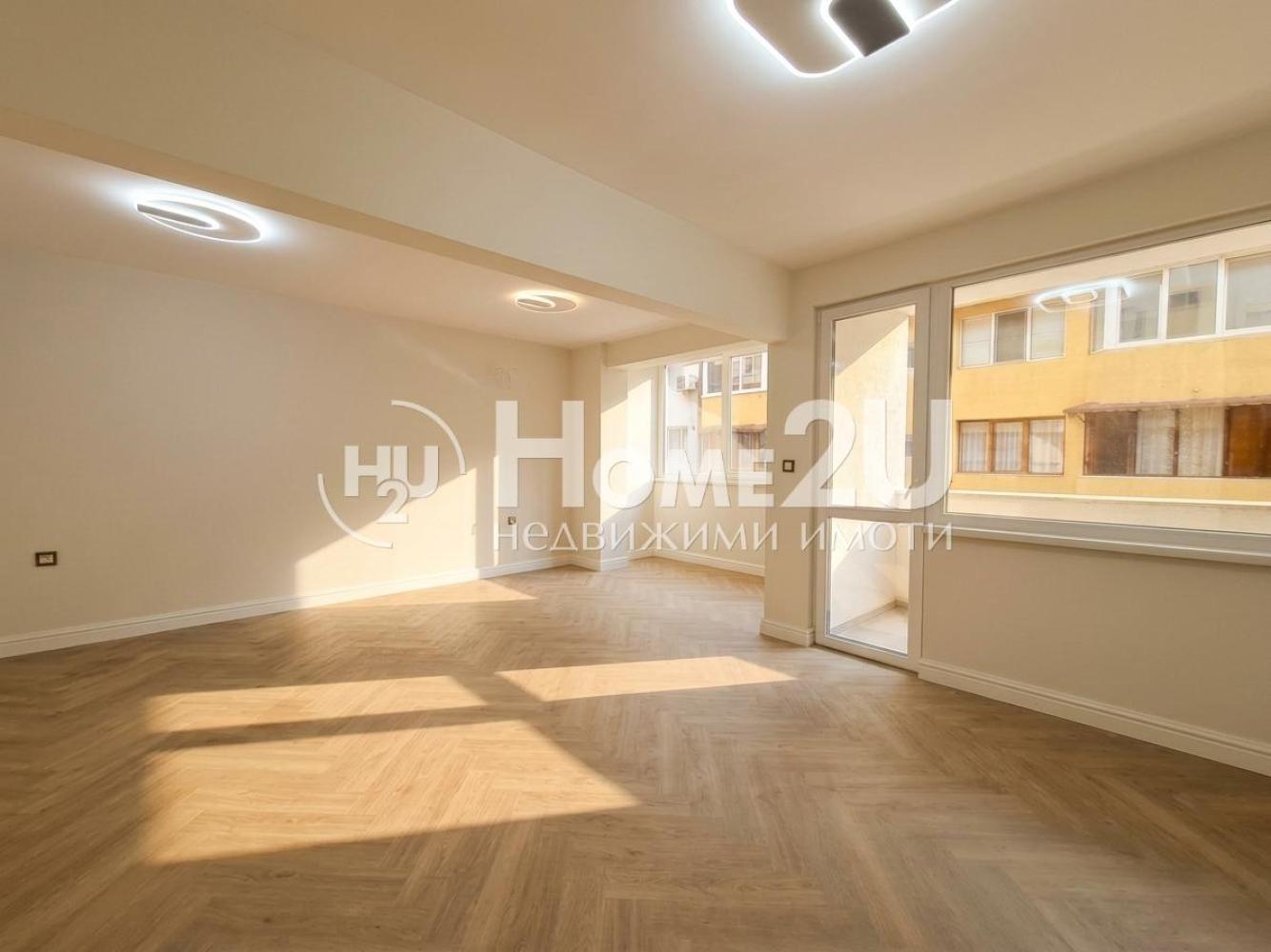 3-room bright apartment!! Summer Cinema!! 30 sq.m living room!! 2 sanitary facilities!!