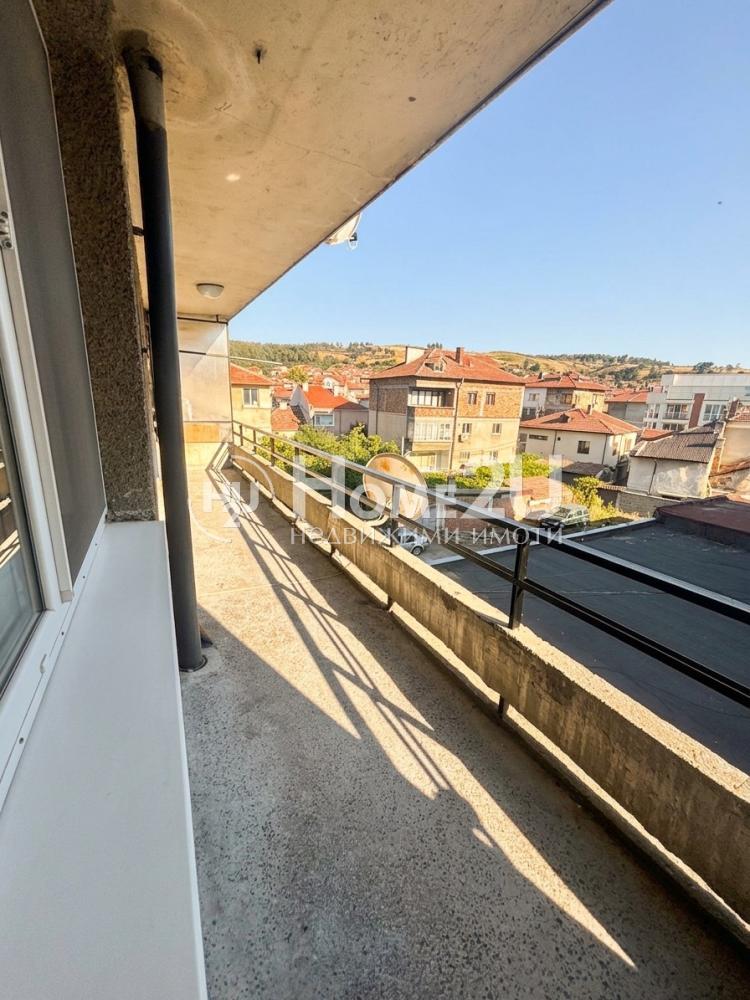Three-room brick apartment in the TOP center of Karnobat!